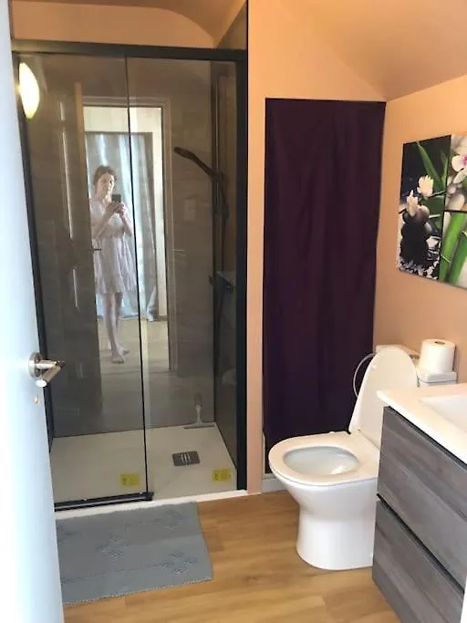 Appartement Dans Maison Rouge Saint-Gravé 0*,